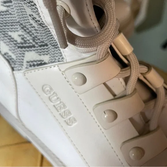 Beautiful GUESS boots, 11 in women! Combat boots.​ - Picture 3 of 5